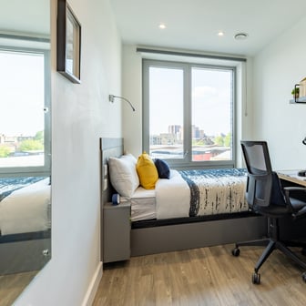 Gold En Suite - Image 1